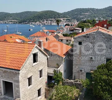 Predivna kamena kuća iz 17. stoljeća u centru starog grada Visa