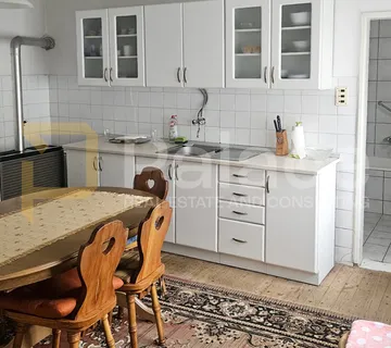 Miran dom u Valpovu s velikim zemljištem - cover