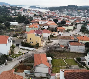 Građevinski teren s priključcima i 3 legalna objekta, Jezera, 528 m2 - cover