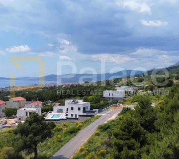 Građevinsko zemljište s pogledom na more 1165m2 - Kaštel Sućurac, Kaštela