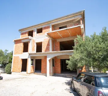 Nezavršena zgrada na Brodarici, 413,57 m2 - cover