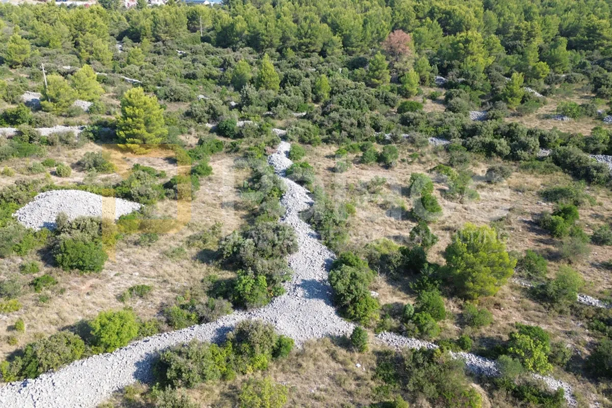 Građevinsko zemljište površine 1805 m2 na Brodarici - cover
