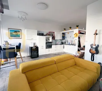 Malinska – Luksuzni dizajnerski stan 60 m² + terasa 100 m², blizu mora - Bogovići, Malinska-Dubašnica