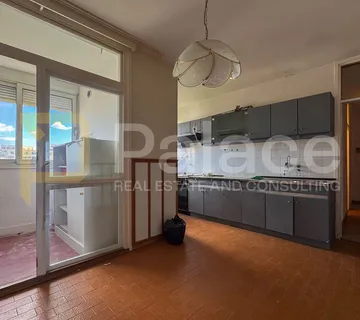 Prostrani dvosoban stan, Šubićevac, 81 m2 - Šibenik
