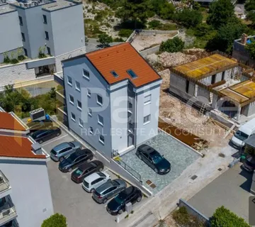 Dva potpuno uređena stana 60m od plaže, Rogoznica