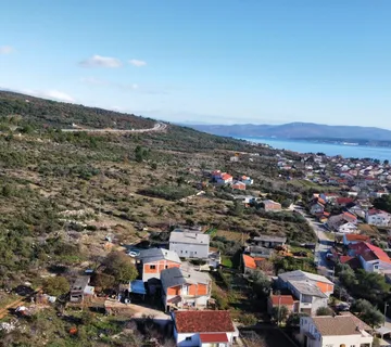 Poljoprivredno zemljište sa pristupnim putem 2712m2 - Posedarje