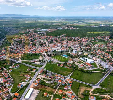 Građevinsko zemljište u Drnišu