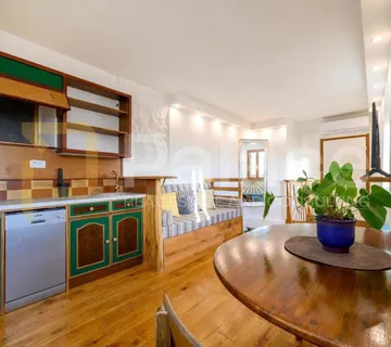 Tri stambene jedinice u staroj jezgri Šibenika, 150m2