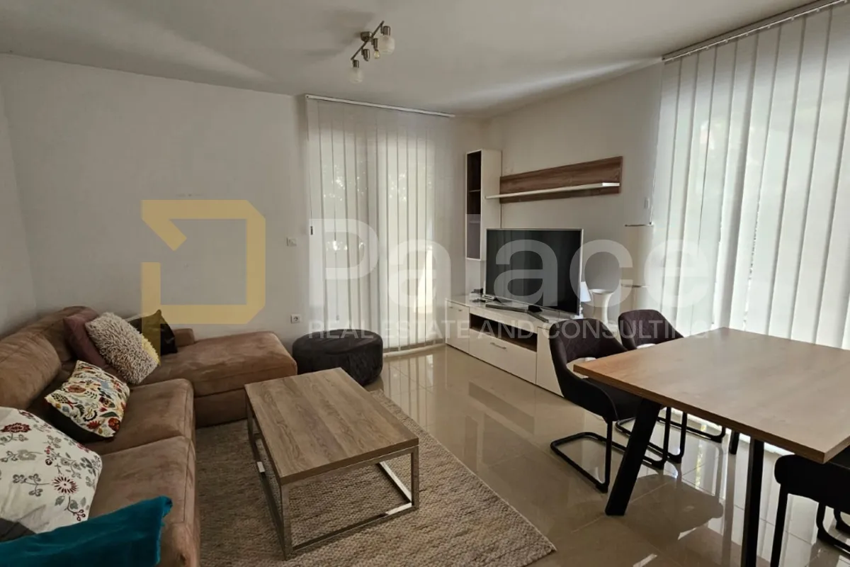 Prostran stan u Puli, Stoja – 50 m od mora, terasa 35 m², garaža - cover