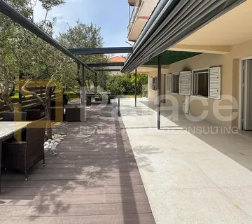 Orebić - dva stana 146 m², renovirano 2025. g, blizu mora