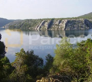 Šibenik: Atraktivno zemljište s panoramskim pogledom 27 542m2 - Crnica