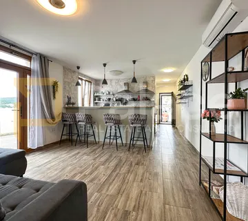 Novouređen jednosoban stan prvi red do mora, 49 m2 - Tisno - cover