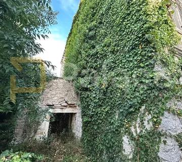 Kamena kuća za renovaciju nadomak mora na Zlarinu - cover
