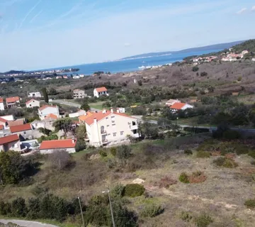 Poljoprivredno zemljište 13893m2 Tkon