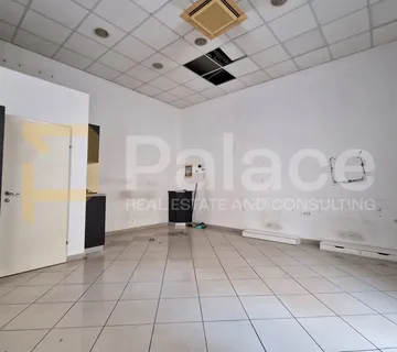 Idealan poslovni prostor u srcu Rijeke s izlogom, 29,65m2 - cover