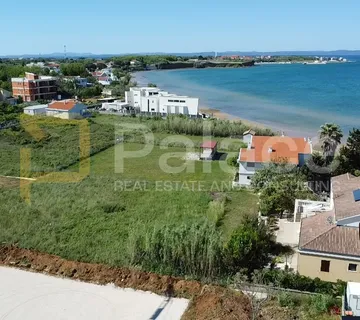 Građevinsko zemljište s započetom gradnjom 439 m2 – Privlaka 270 m od mora