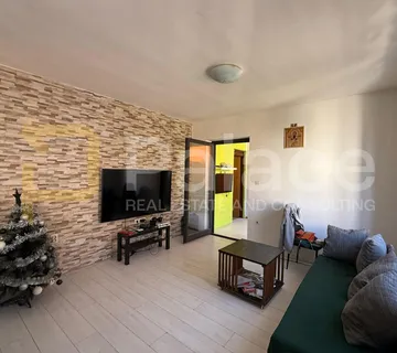 Prostran Stan u Centru Pule – 3 Sobe, 82m², Namješten - Medulin