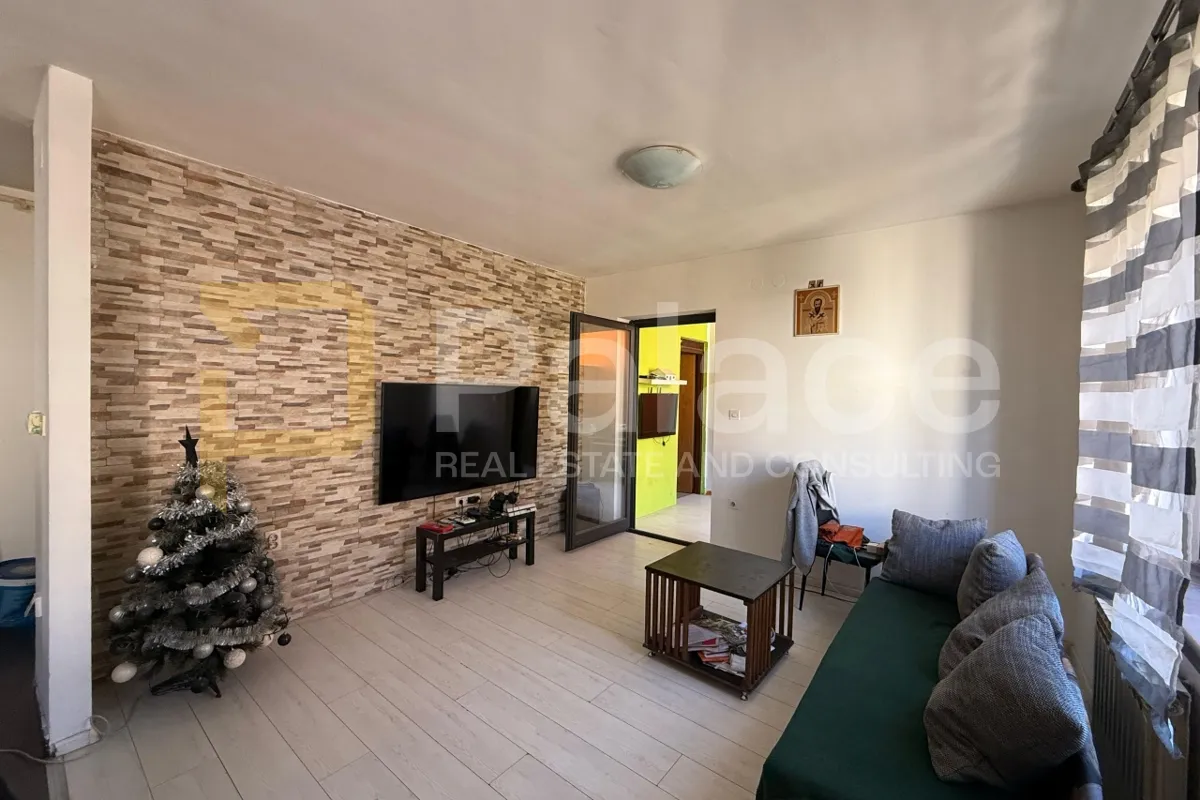 Prostran Stan u Centru Pule – 3 Sobe, 82m², Namješten - cover