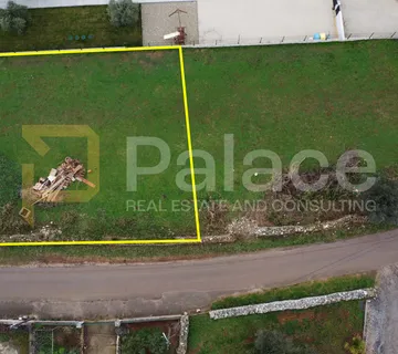 Građevinsko zemljište 660 m2, nedaleko od Pule - Čabrunići, Svetvinčenat