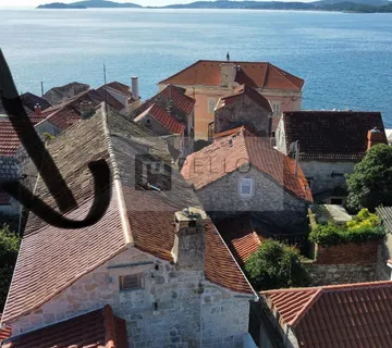Kamena kuća(u nizu kuća) u centru Orebića(50 m od mora)
