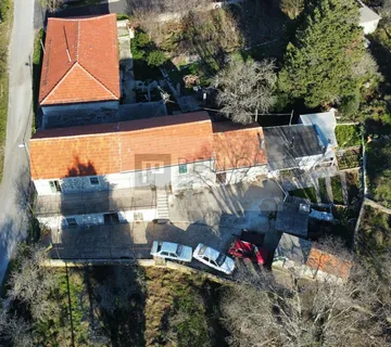 Kuća s imanjem u mirnom selu Bogomolje na Hvaru - Bogomolje, Sućuraj