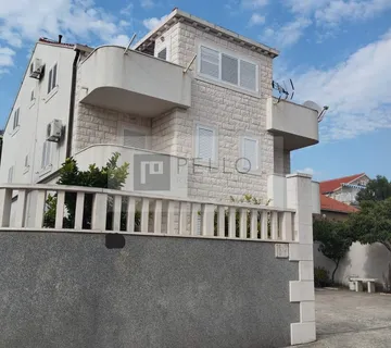 Apartmanska kuća s kamenom fasadom - Orebić
