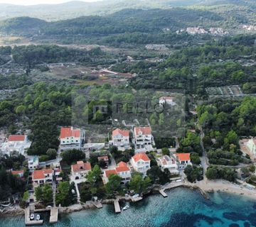 Kuća  s pogledom na more i otočić Badiju 30 m od plaže(moguća etažna kupnja) - cover