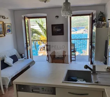 Autentična kamena kuća stara 250 godina – potpuno renovirana, prvi red do mora, centar Korčule - cover