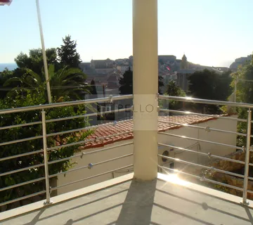 Trosobni stan u Dubrovniku (pogled na Stari Grad i Zidine)  - cover