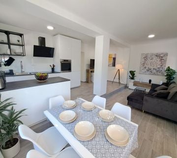 Šibenik-Brodarica,atraktivna kuća 81m2 s terasom i vrtom 350m2+parking - cover