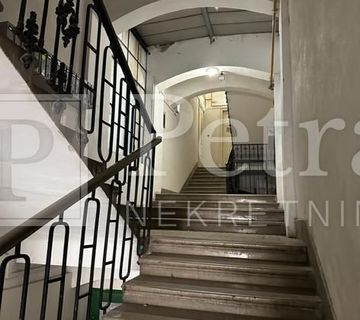 Rijeka, stan u centru! - cover