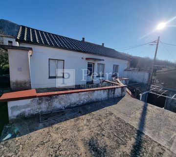 Grižane, samostojeća starina s okućnicom - cover
