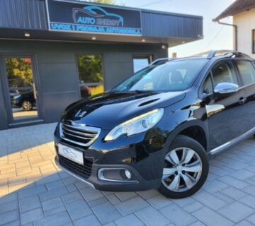 Peugeot 2008 1,2 Pure Tech ⭐ ALLURE ⭐ Navi, Grij. Sjed. REG. 1 God. - cover