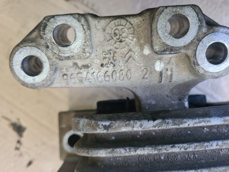 peugeot-207-1-4-2008-nosac-motora-slika-218677188