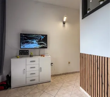 NOVI VINODOLSKI – apartman u centru, 25 m² - cover