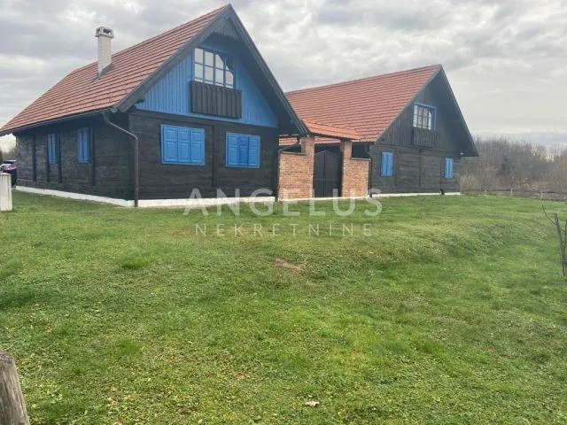 Slunj, Barilovići - autohtono imanje s hrastovim kućama, 2500m2 - cover