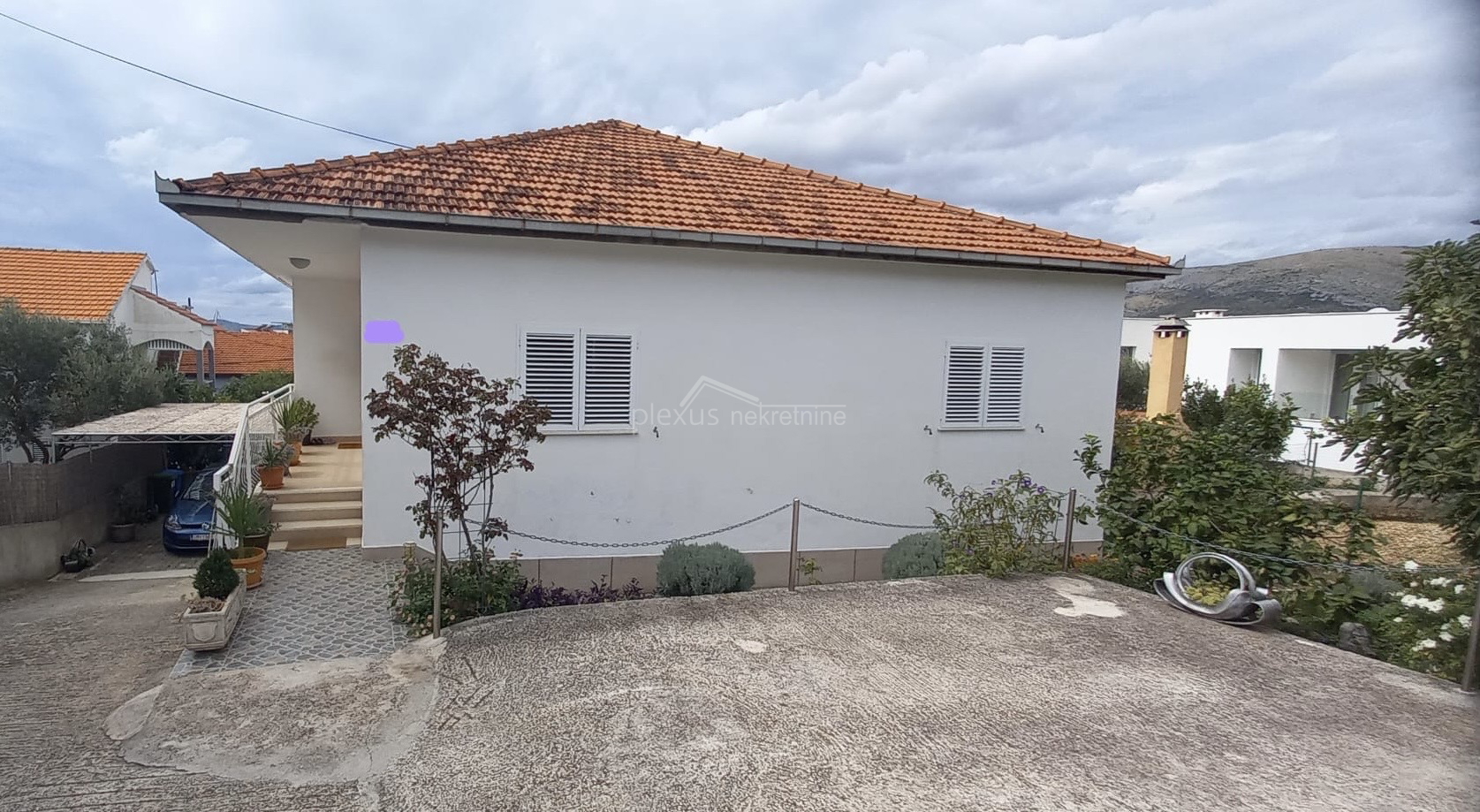 Samostojeća kuća s dva stana: Trogir, 115 m2 - cover