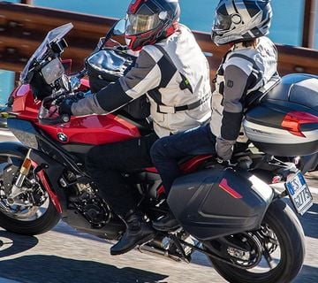 Koferi za motocikle GIVI Torbe Bisage Nosači - cover