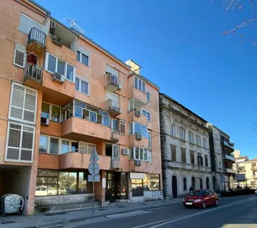 Poslovni prostor s izlogom - 130 m2, Metković (prodaja)