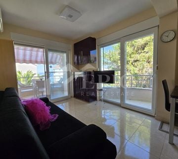 PRILIKA!! PREKRASAN, NAMJEŠTEN APARTMAN, 70 METARA OD PLAŽE - cover