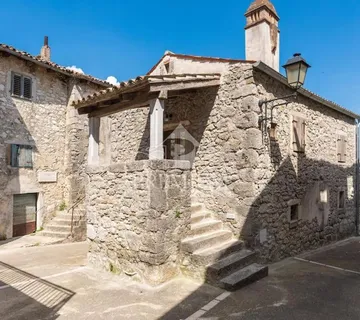 OBNOVLJENA STARA KAMENA KUĆA - cover