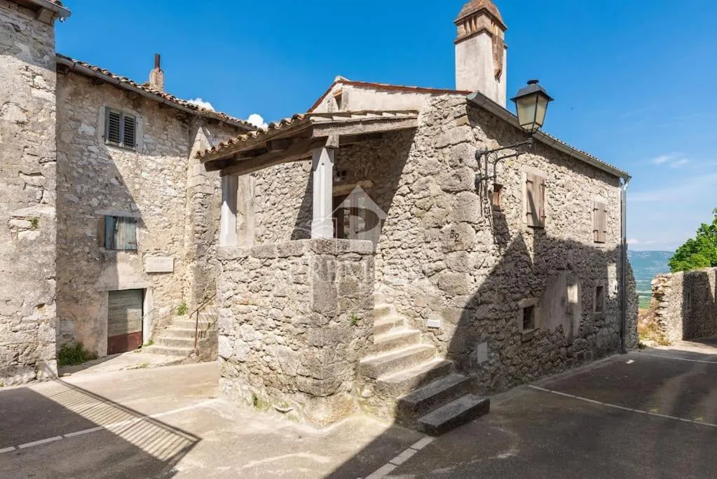 OBNOVLJENA STARA KAMENA KUĆA - cover