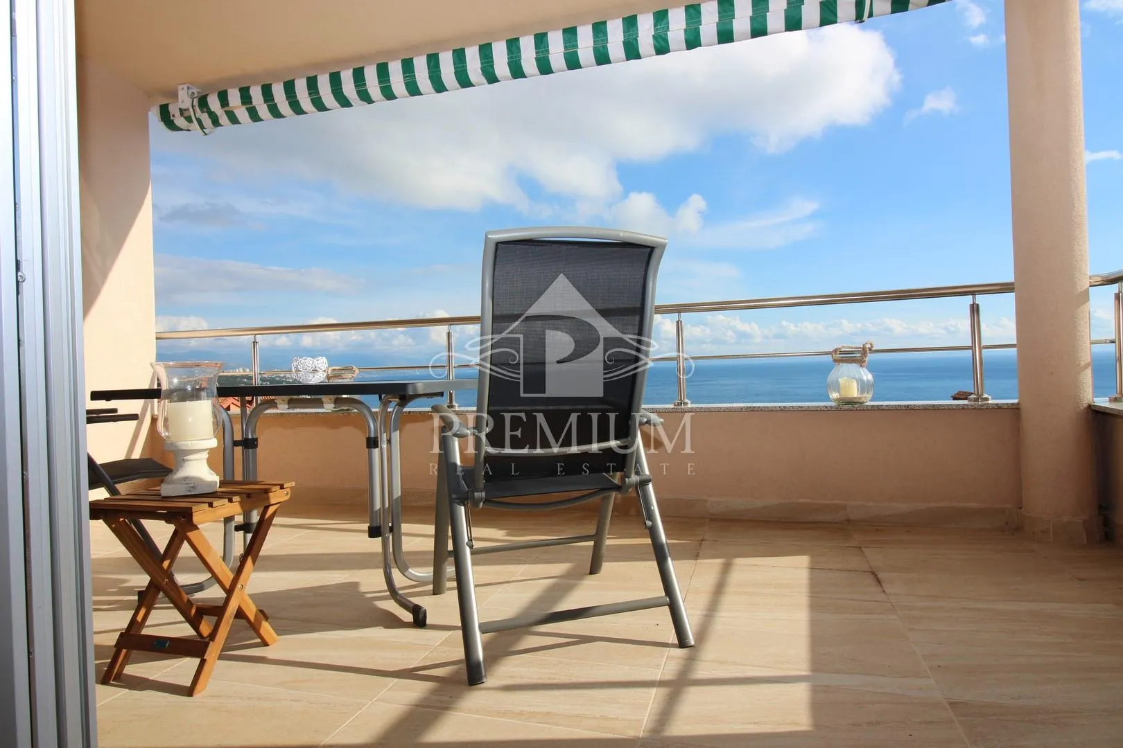 STAN U URBANOJ VILI S BAZENOM, GARAŽA, POGLED, MIRNA LOKACIJA - cover