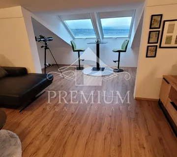 NOVOADAPTIRANI STAN BLIZU CENTRA S PREKRASNIM POGLEDOM - cover