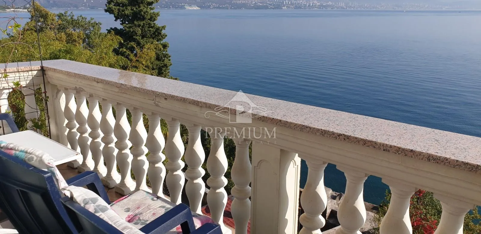 STAN U SECESIJSKOJ VILI, PRVI RED UZ MORE, PRILIKA!!! - cover