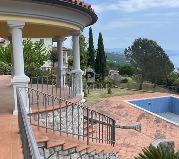 REPREZENTATIVNA VILA NA MIRNOJ LOKACIJI - cover