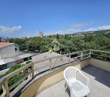 Gospodski Stan Na Dvije Etaže, Garaža, Vrt - Rijeka