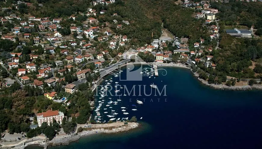 ZEMLJIŠTE ZA DVIJE KUĆE, MIRNA LOKACIJA, POGLED - cover