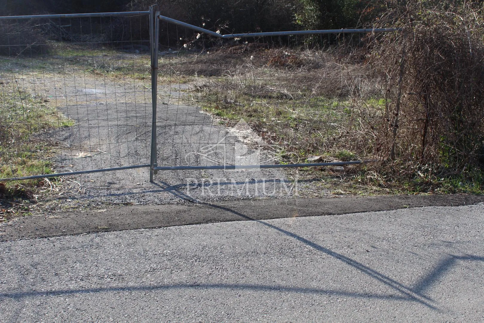 GRAĐEVINSKO ZEMLJIŠTE, mirna lokacija - cover