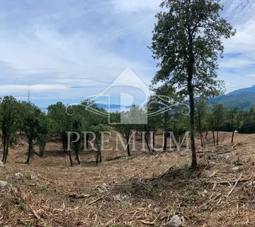 VELIKA PARCELA SA PREDIVNIM POGLEDOM, MIRNA LOKACIJA, T-1 ZONA - cover